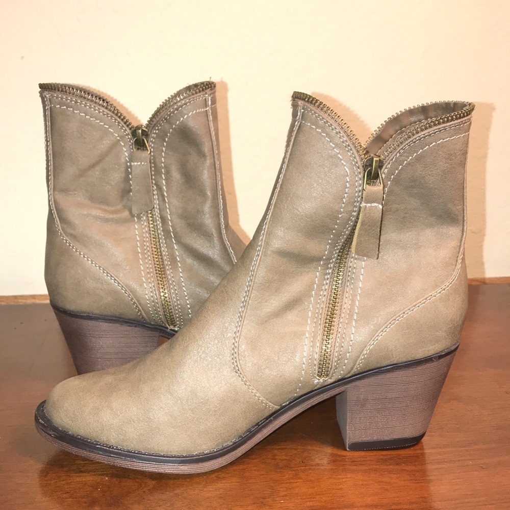 Charming Charlie Zip-up Boots, Light Brown, Women’s Sz 8, NWT!